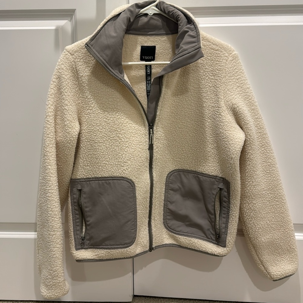 Vuori Fleece jacket in Cream